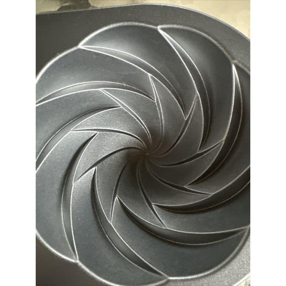 Williams Sonoma NORDIC WARE Cute Cupcake Cake Pan 3D Large Oversized 6 Cups Rare - Picture 6 of 10